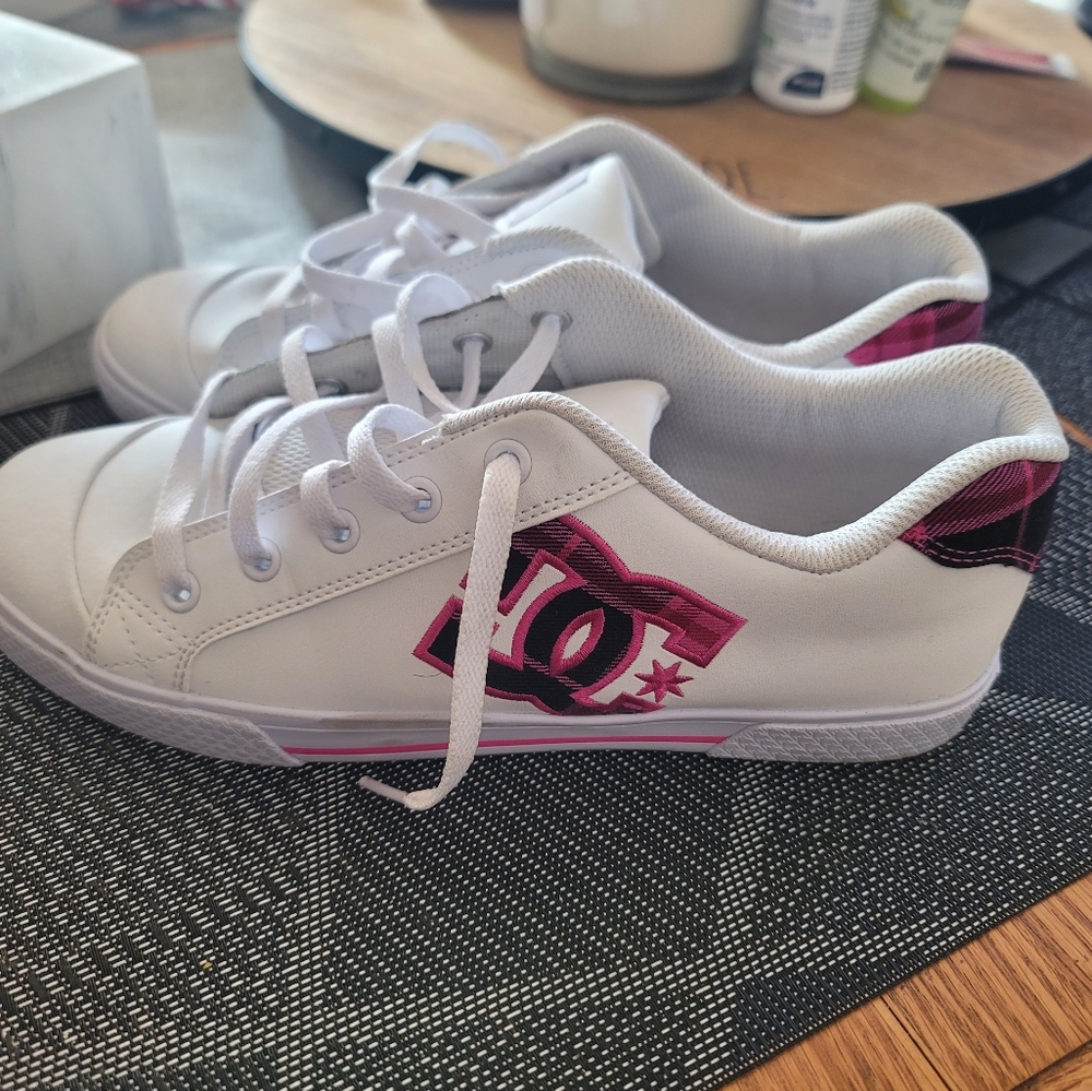 DC skate shoes (women's) - Picture 1 of 4